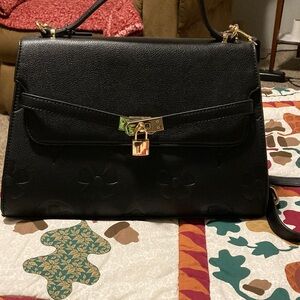 Elegant Black Leather Handbag with matching wallet.